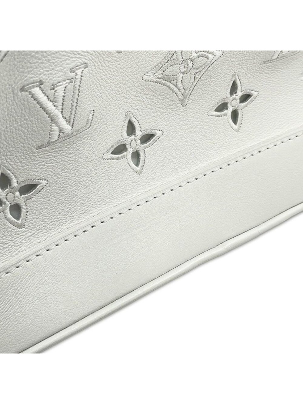 ★SOLD★ Louis Vuitton Shoulder Bag Calf Leather Monogram LV Broderie Anne Gray's - Picture 10 of 10